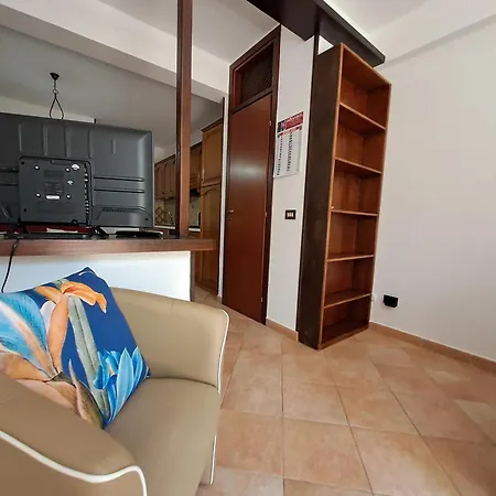 Rosaflo Con Terrazza A Apartment Cefalu