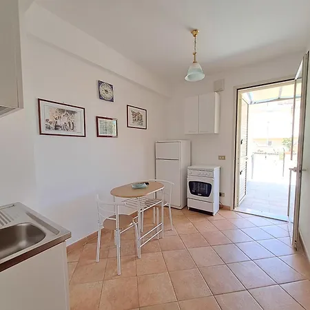 Rosaflo Con Terrazza A Apartment Cefalu